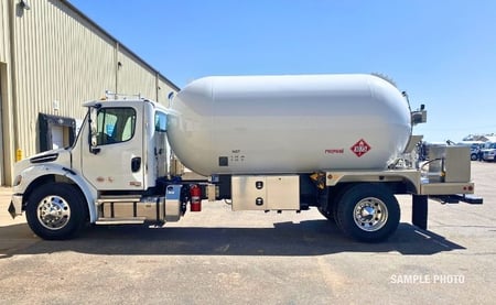 3,200 Gallon Blueline Bobtail Driver Side View