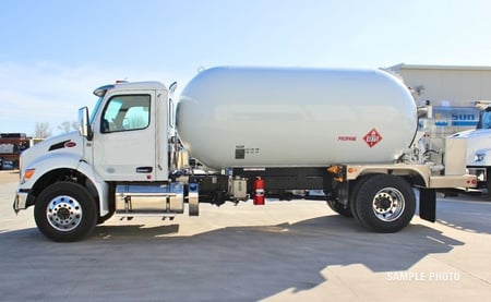 3,200 Gallon Blueline Bobtail Driver Side View