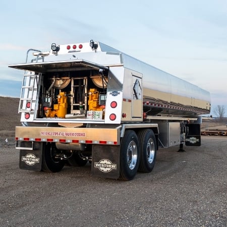 Westmor’s Transtech rear bucket box model distribution trailer.
